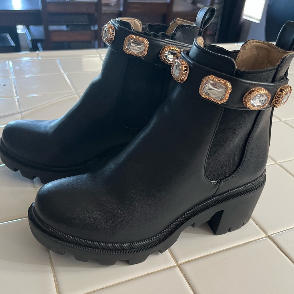 Steve Madden amulet boots